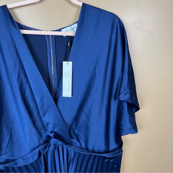 NEW Navy Blue Semi Formal Dress Women's Size 24 - Picture 1 of 9